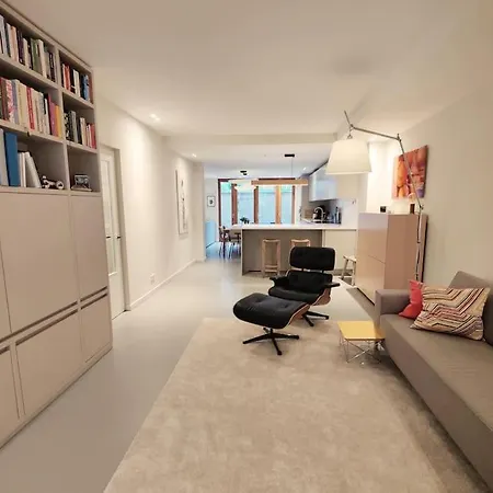 Apartment Kids Friendly Next To Park *